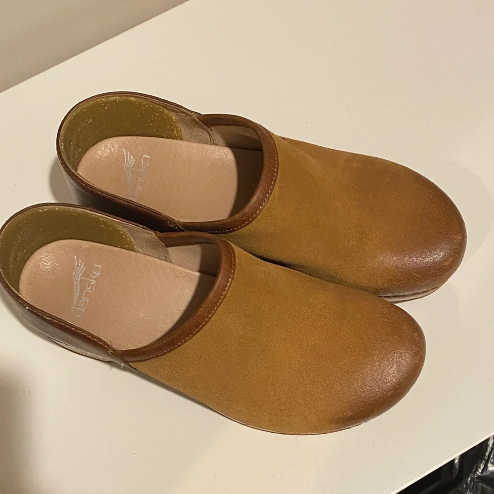 Dansko Tan and Brown Leather clogs - Picture 2 of 8